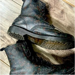 DR MARTEN black leather boots with subtle red flower pattern.
